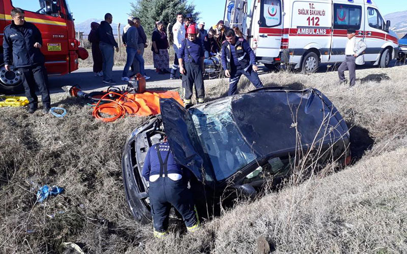 Otomobil şarampole devrildi: 1 yaralı