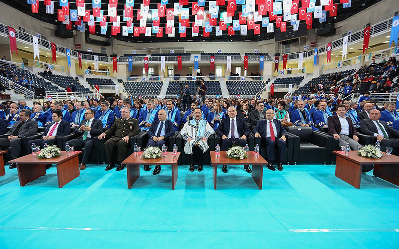 PAÜ’de 211 akademisyen cübbe giydi