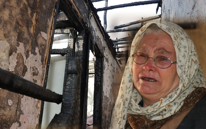 Evi yanan yaşlı kadın yardım bekliyor