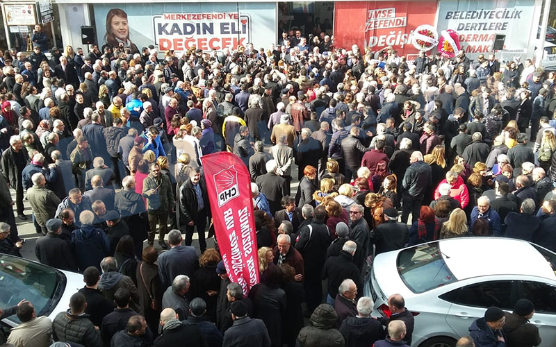 CHP Merkezefendi’de miting gibi açılış