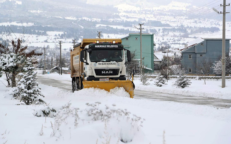Pamukkale’de karla mücadele
