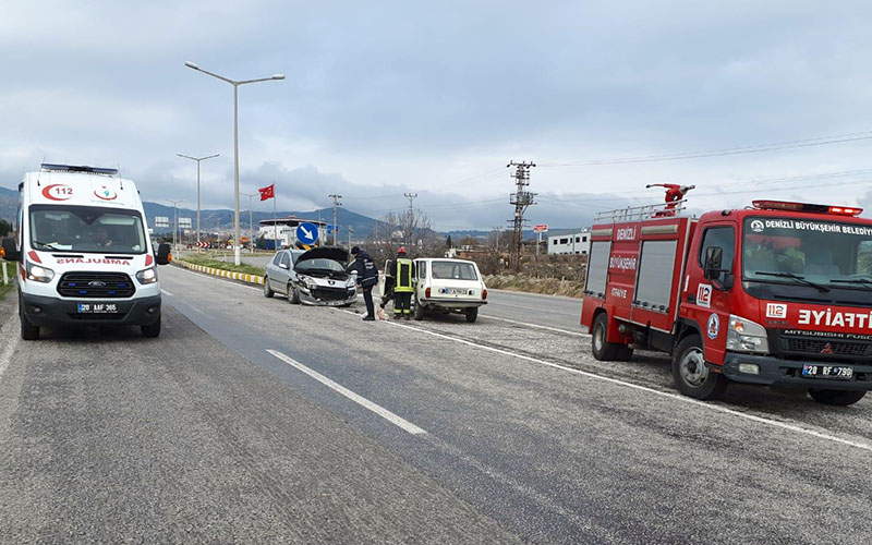 Buldan’da iki otomobil çarpıştı: 2 yaralı