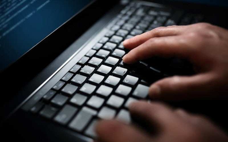 İnternet üzerinde sahte banka siteleri oluşturup dolandırdılar