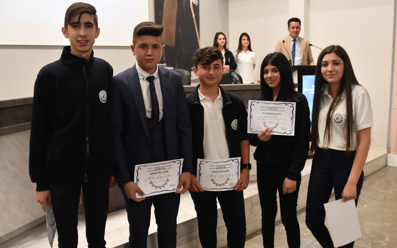 DOSTEK Koleji’nde en güzel İstiklal Marşı okuma yarışması yapıldı