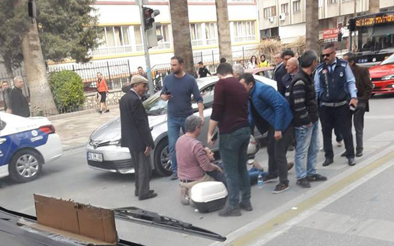 Otomobil ile motosiklet çarpıştı, sürücü yerde kaldı