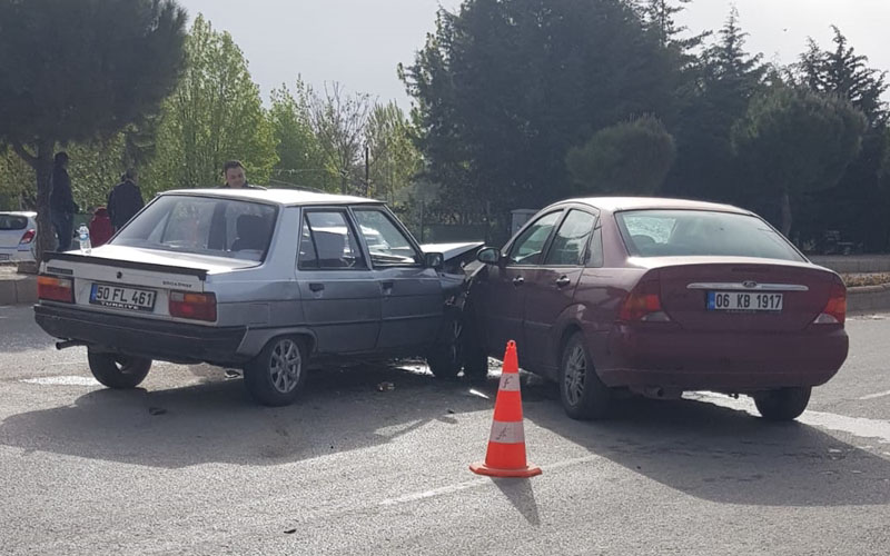 Çal’da meydana gelen kazada 2 öğretmen yaralandı