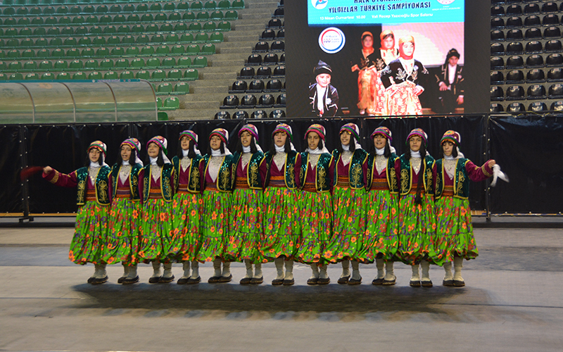 Halk oyunlarında birincilik Erzurum ve Adana’nın