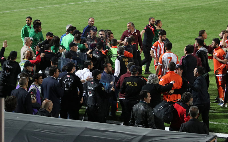 Adanaspor-Denizlispor maçından sonra olaylar çıktı