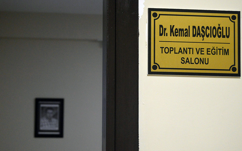 PAÜ’de Dr. Kemal Daşçıoğlu’nun adı toplantı salonuna verildi