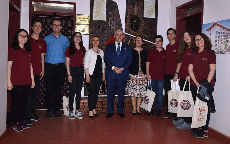 Erbakır Fen öğrencileri, matematik sınavında dünya birincisi oldu