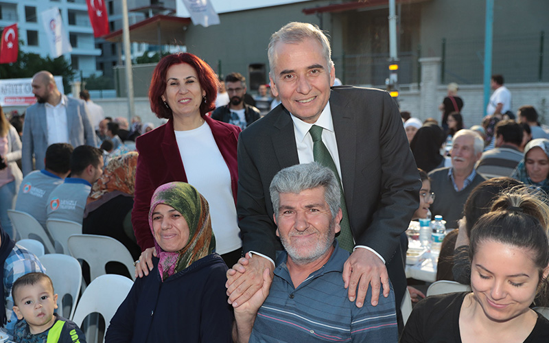 Denizli Büyükşehir’in iftar sofrası Zeytinköy’de kuruldu
