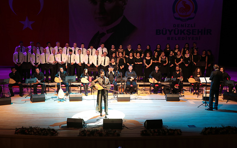Halk müziği sanatçısı Talip Özkan konserle anıldı