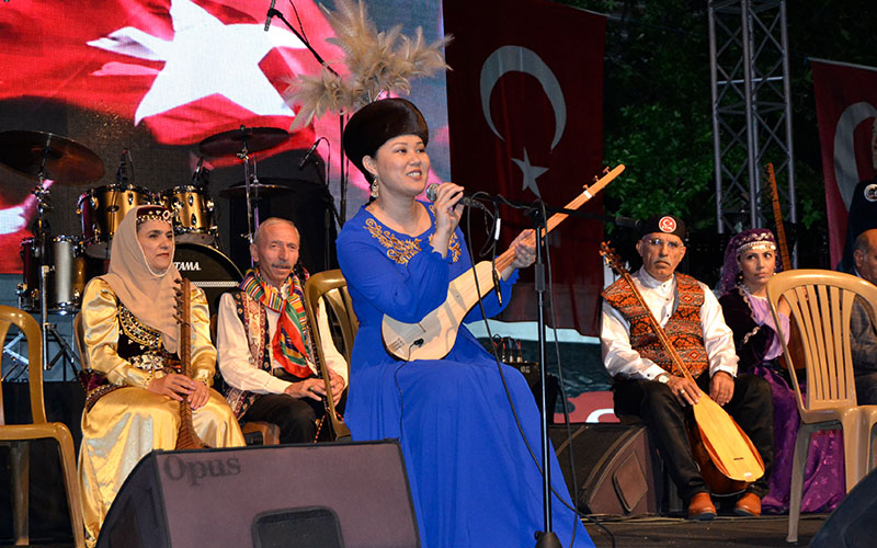 Buldan türkülerle şenlendi