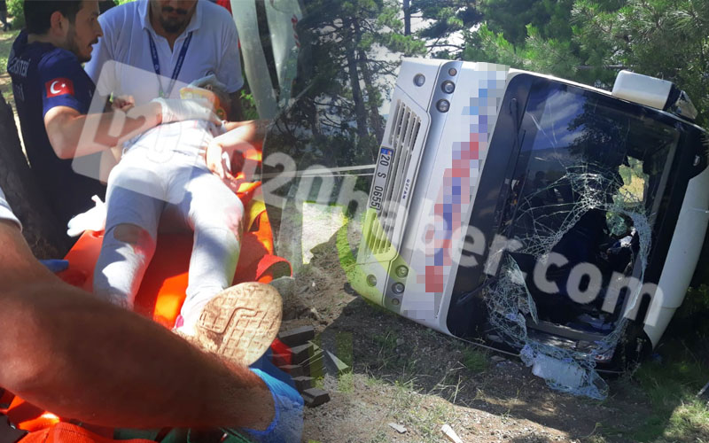 Denizli’de midibüs devrildi: 19 kişi yaralandı