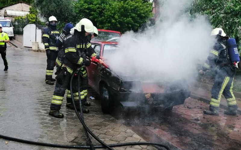 Otomobil seyir halindeyken yanmaya başladı