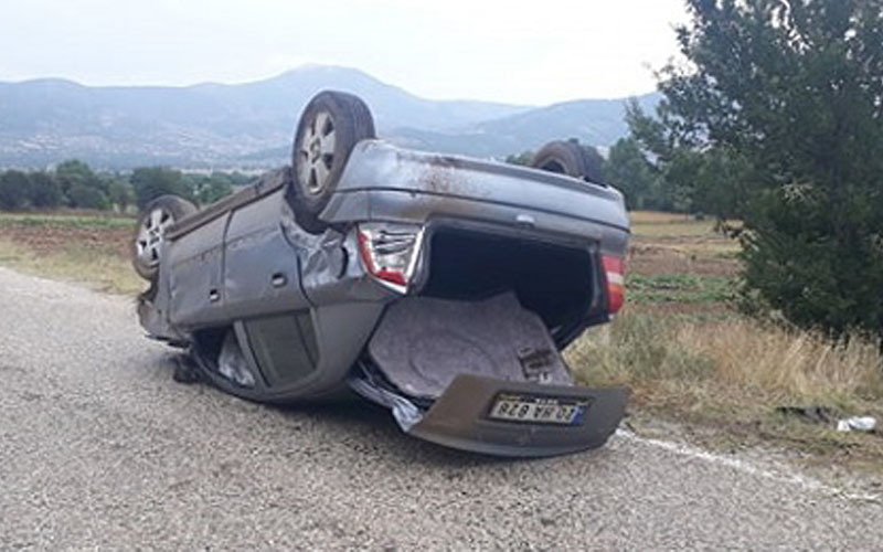 Otomobil takla attı, sürücü yaralı kurtuldu