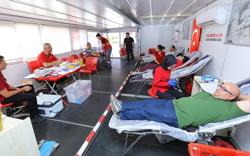 Deksi personelinden Kızılay’a kan bağışı