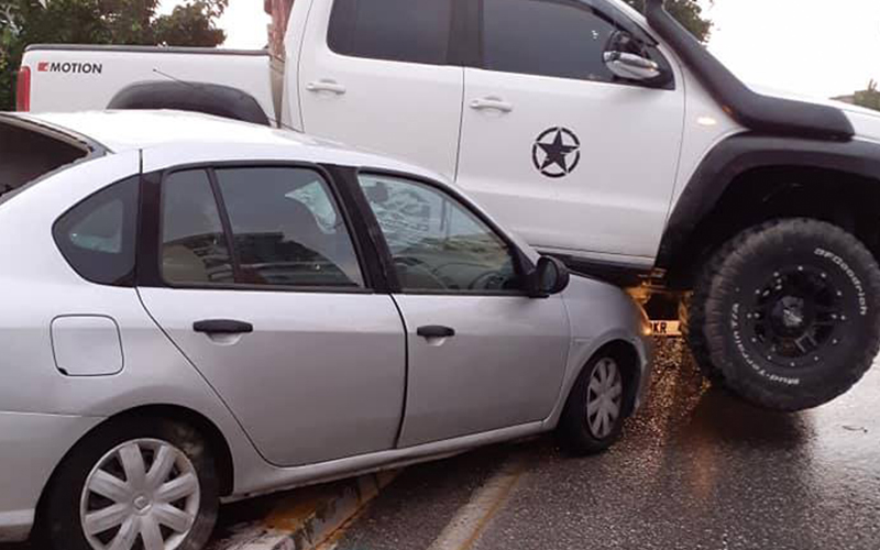 Köprülü kavşakta 2 trafik kazası
