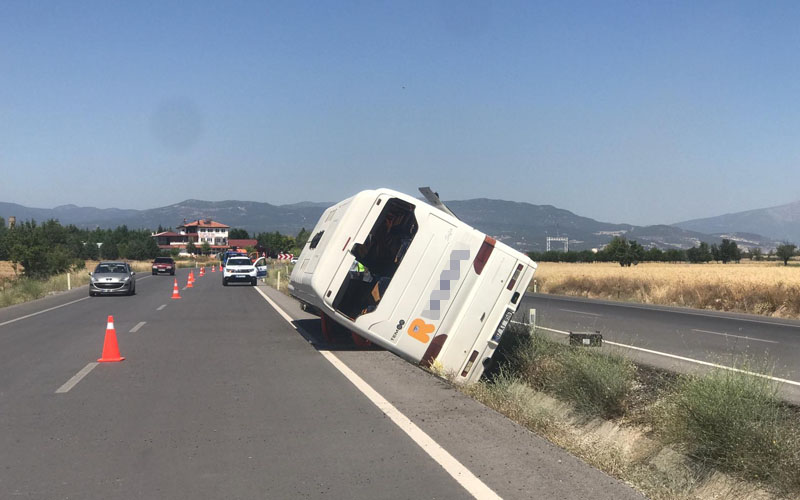 Tur otobüsü devrildi, yürekler ağıza geldi