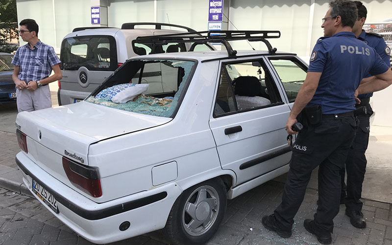 Emekli polise sopayla saldırı