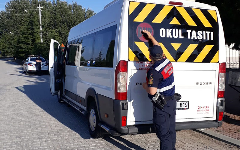 Servis araçları ve okul çevrelerinde denetim