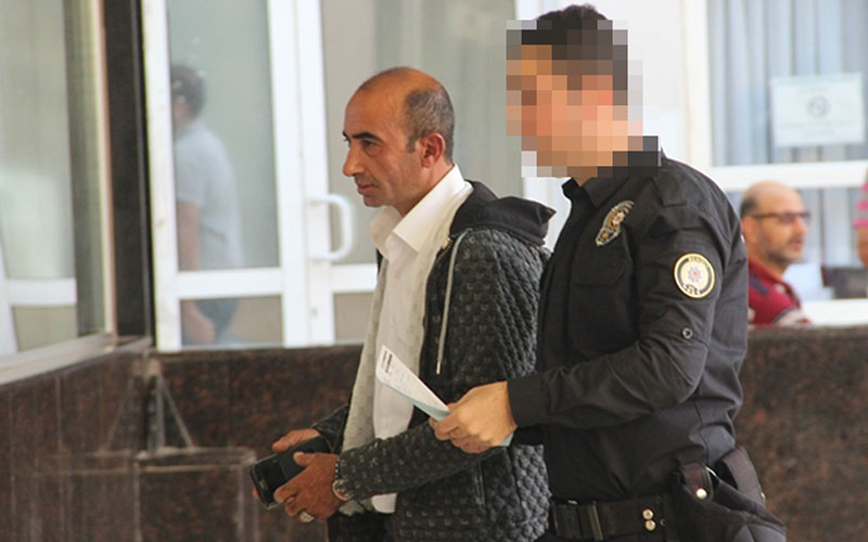 Birlikte yaşadığı kadını bıçakladı