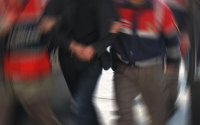 2,5 kilo esrarla yakalanan 4 kişiden 3’ü tutuklandı