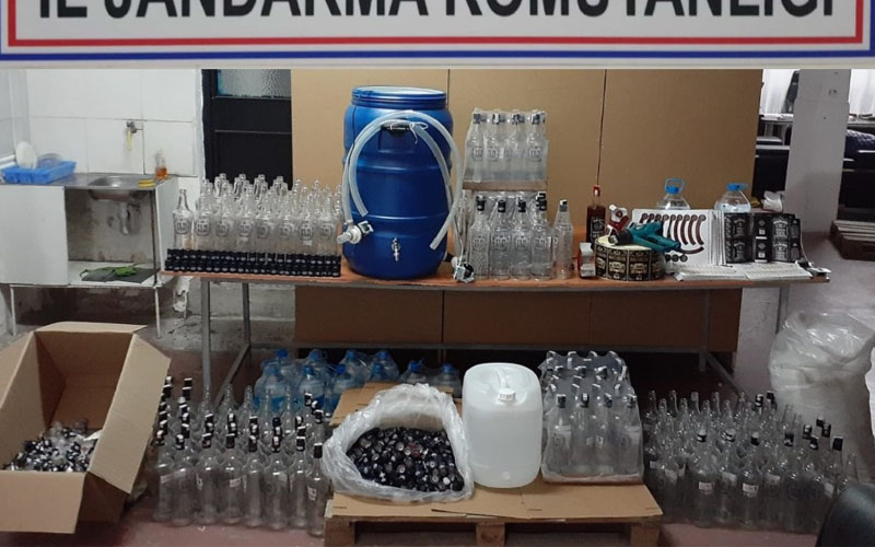 Kaçak içki operasyonunda 3 kişi tutuklandı