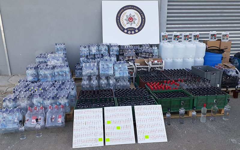 Denizli’de 223 litre kaçak içki ele geçirildi