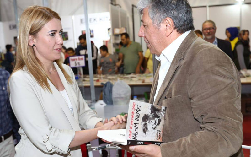 Kitap Günleri’nde yazarlar ve şairlerin okurlarıyla buluşması devam ediyor
