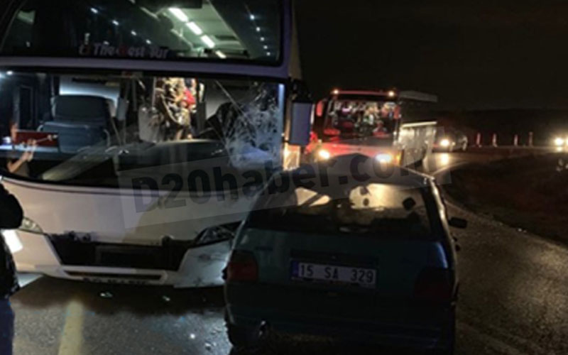 Tur otobüsü ile otomobil çarpıştı: 5 yaralı