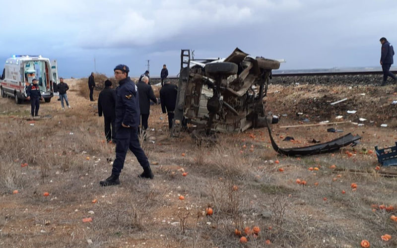 Pamukkale Ekspresi kamyonete çarptı: 1 ölü, 2 yaralı