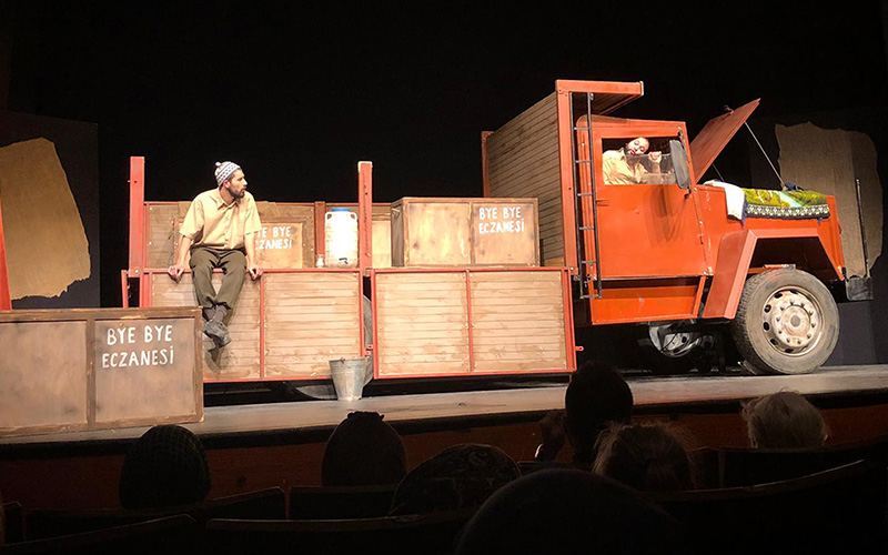 Büyükşehir Tiyatrosu Konya’da Kamyon’u sahneledi