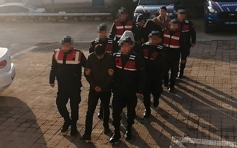“Jandarmayız” diyerek dolandıran 4 kişi yakalandı