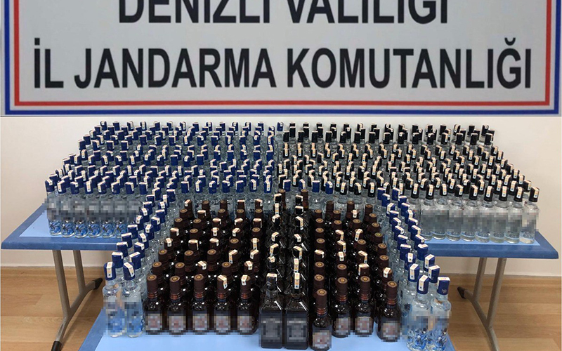 Yüzlerce şişe kaçak içki ele geçirildi