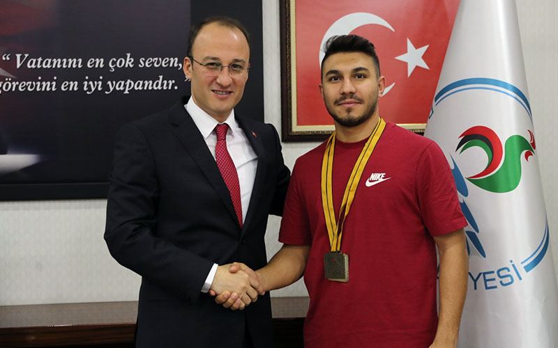 Pamukkale Belediyesporlu karateci Balkan şampiyonu