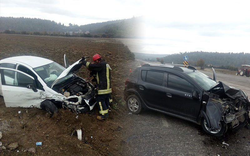 İki otomobil çarpıştı, biri tarlaya savruldu