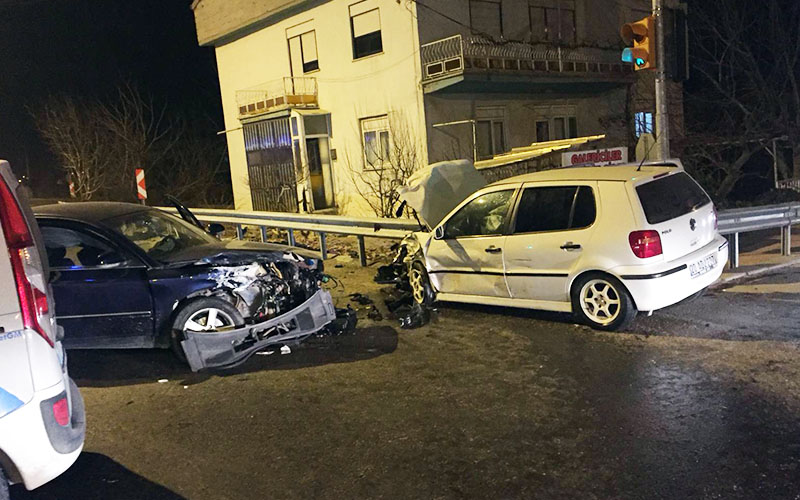İki otomobilin çarpıştığı kaza ucuz atlatıldı