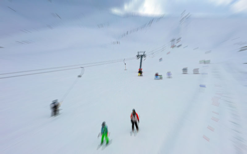 Kar kalınlığı 1 metreyi yaklaştı, Kayak Merkezi’ne çıkışlar durduruldu