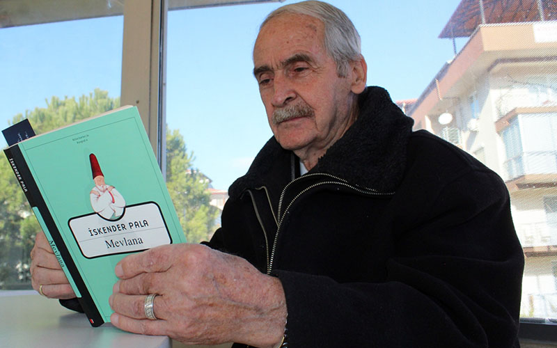 Denizli’nin 80 yaşındaki kitap kurdu