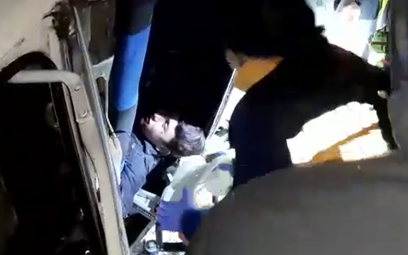 Otomobil refüje çıkıp devrildi: 3 yaralı