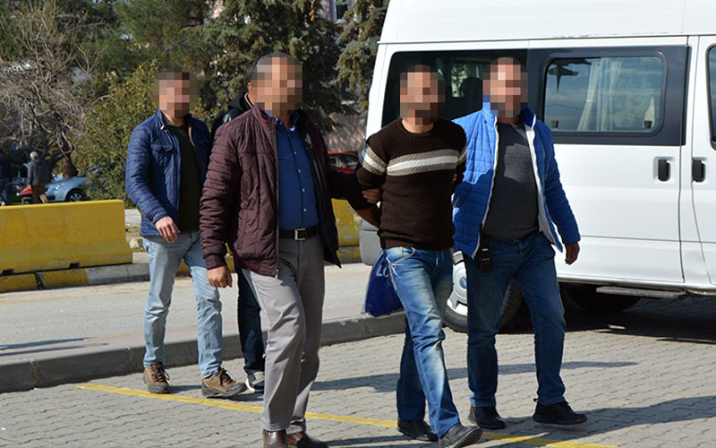 Evlere pompalı tüfek ve kar maskeli baskın yapan çete çökertildi