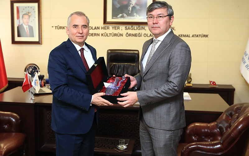 Kazakistan Büyükelçisi Saparbekuly, Zolan’ı ziyaret etti