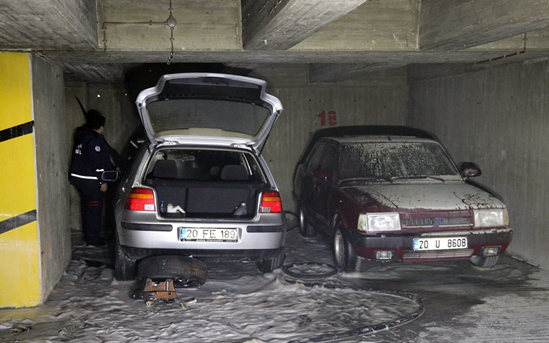 Sürücüsü aracı çalıştırdı, otomobil alev aldı