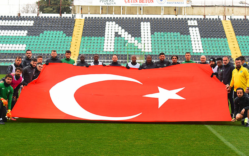 Denizlispor’dan Türk bayraklı Mehmetçiğin yanındayız mesajı