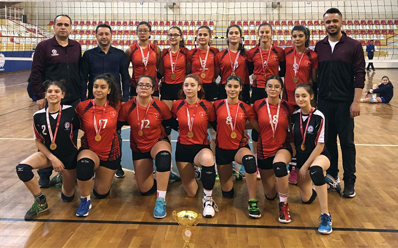 Voleybolda şampiyon Büyükşehir Belediyespor