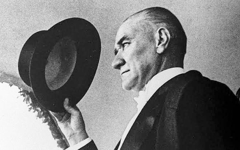 Eğitim İş Sendikası’ndan Atatürk’e hakaret eden kişi hakkında suç duyurusu