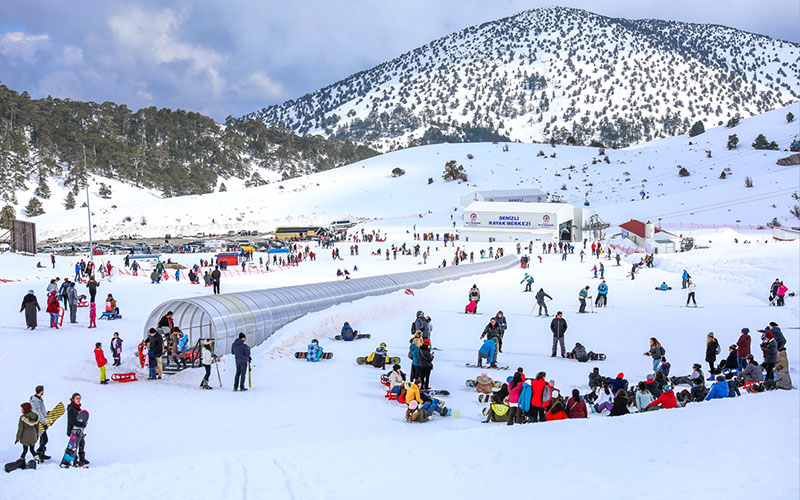 Denizli Kayak Merkezi, 100 günde 200 bin ziyaretçiyi ağırladı