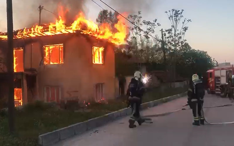 Ev alev alev yandı