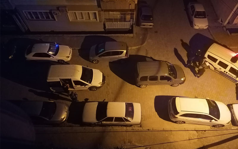 Hırsızlık yaparken polise yakalandı
